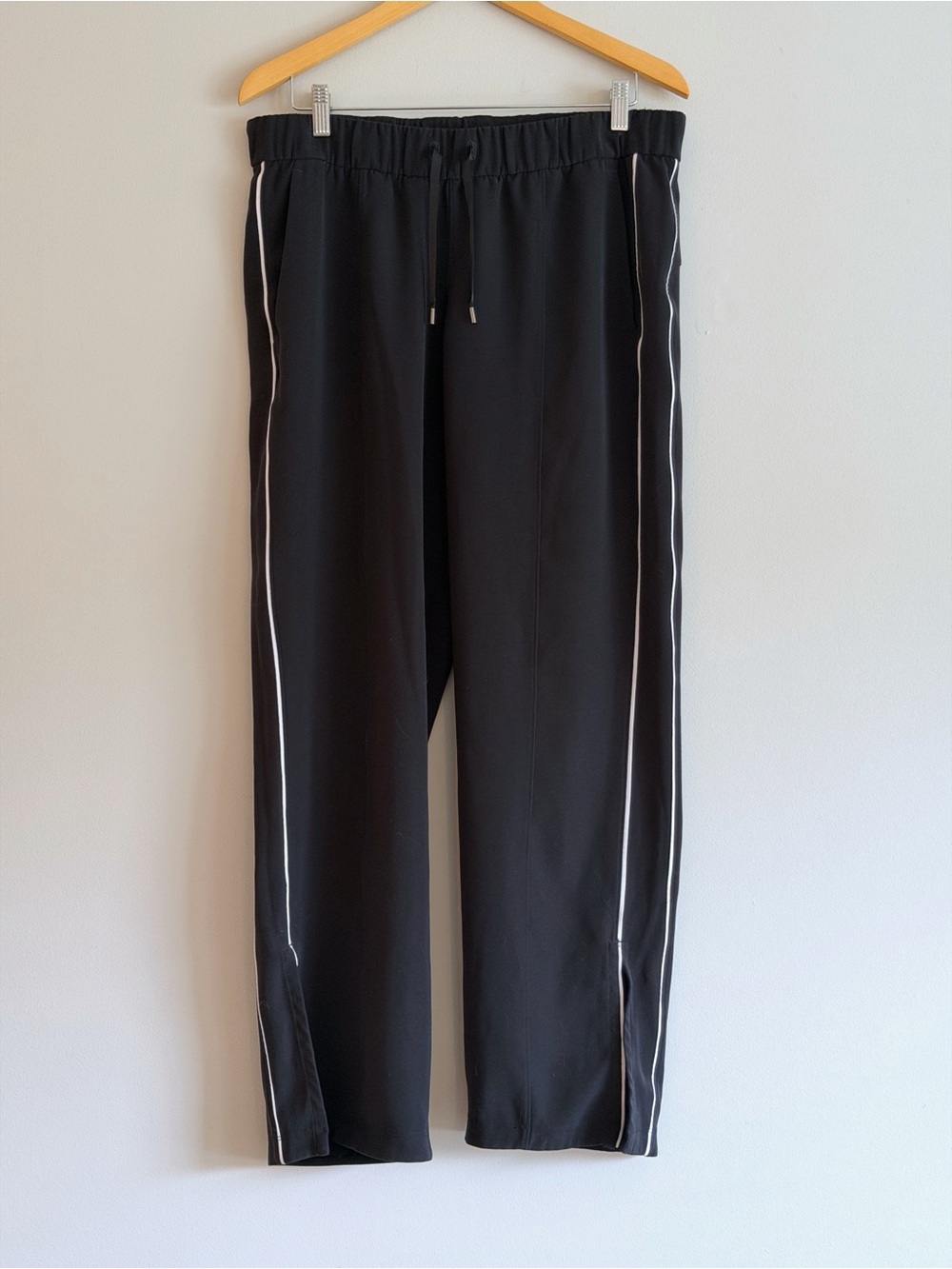 Women’s Lululemon On The Right Track Black Split Hem Track Pants - size 8